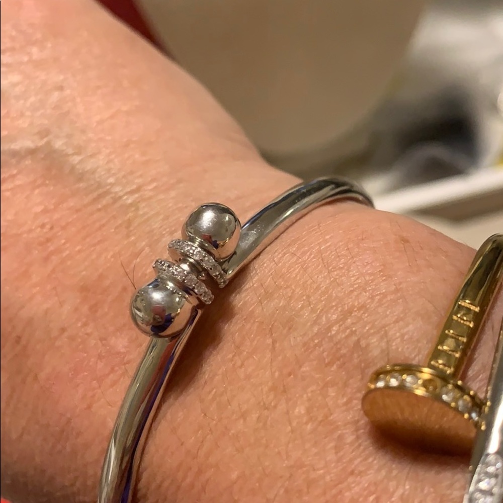 UNO de 50 1by ATTRACTION Silver Hinged Bracelet - Picture 5 of 9